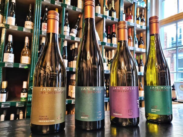 Mehrere Flaschen Wein aus der My Heroes Kollektion